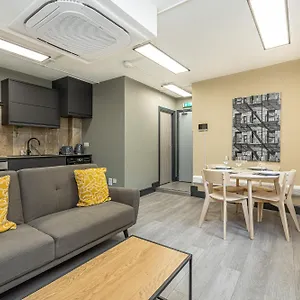 Charming 1br Flats In The Heart Of Of Appartamento